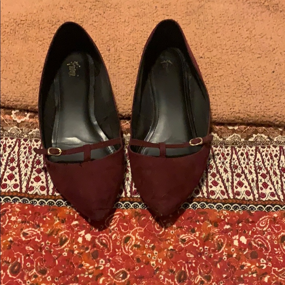 Pointy toed ballet flats